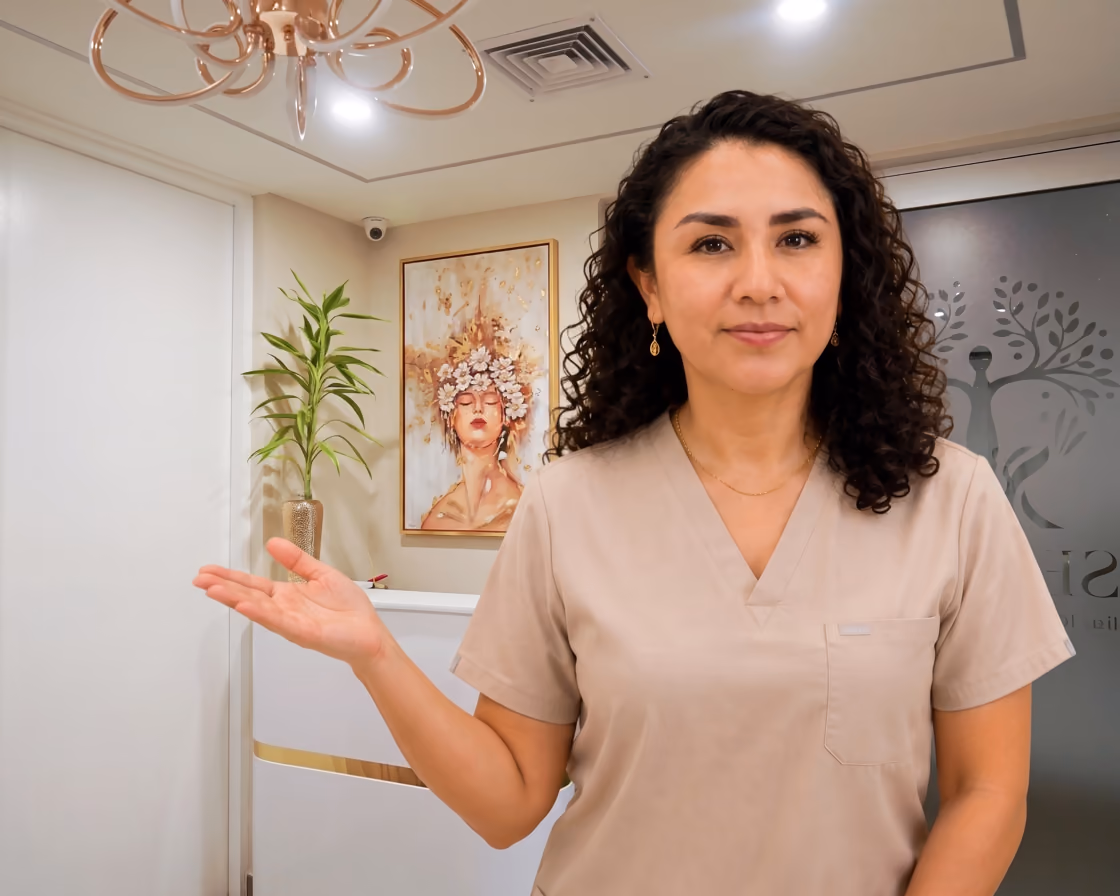 La Dra. Fátima García señalando la recepción de Sbeltia
